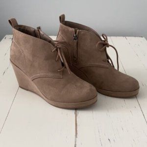Platform wedge bootie